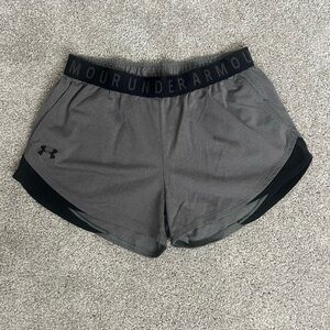 Under Armour Women's Medium Black and Gray Athletic Shorts with Pockets